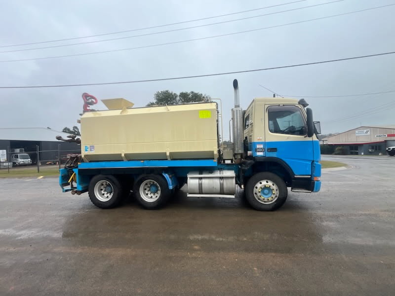 2002 Volvo Bogie Drive Water Truck