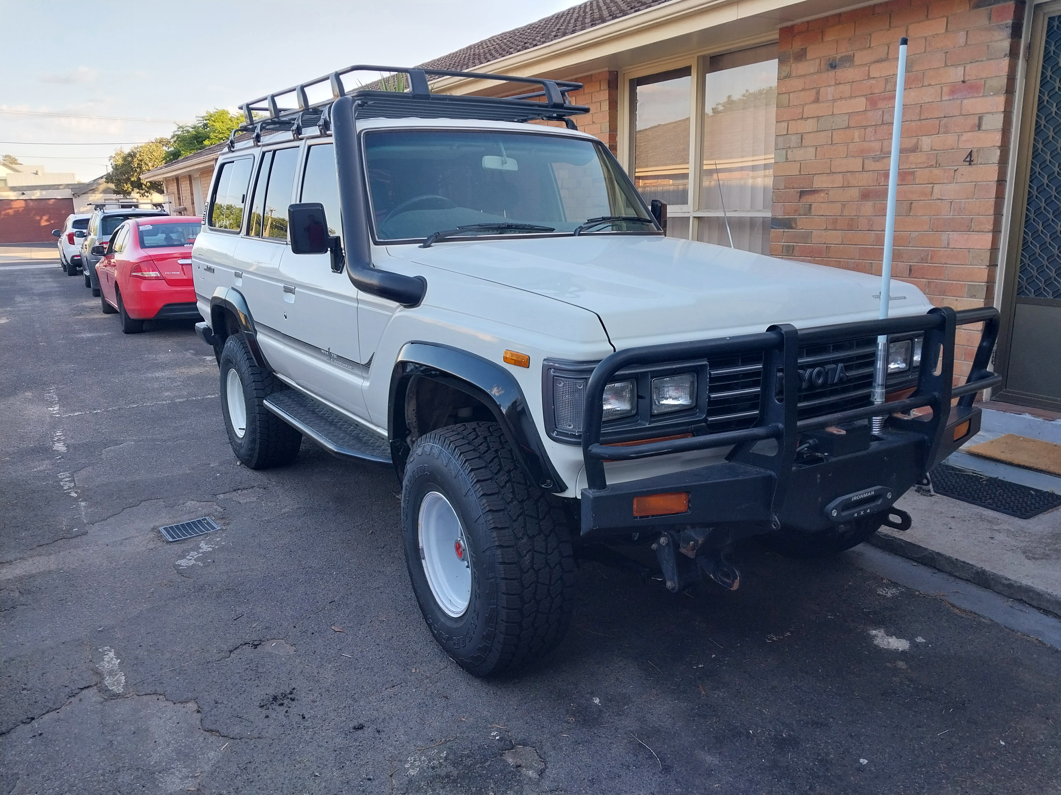 1989 TOYOTA LANDCRUISER SERIES 62 WHITE LIGHTNING 4D WAGON