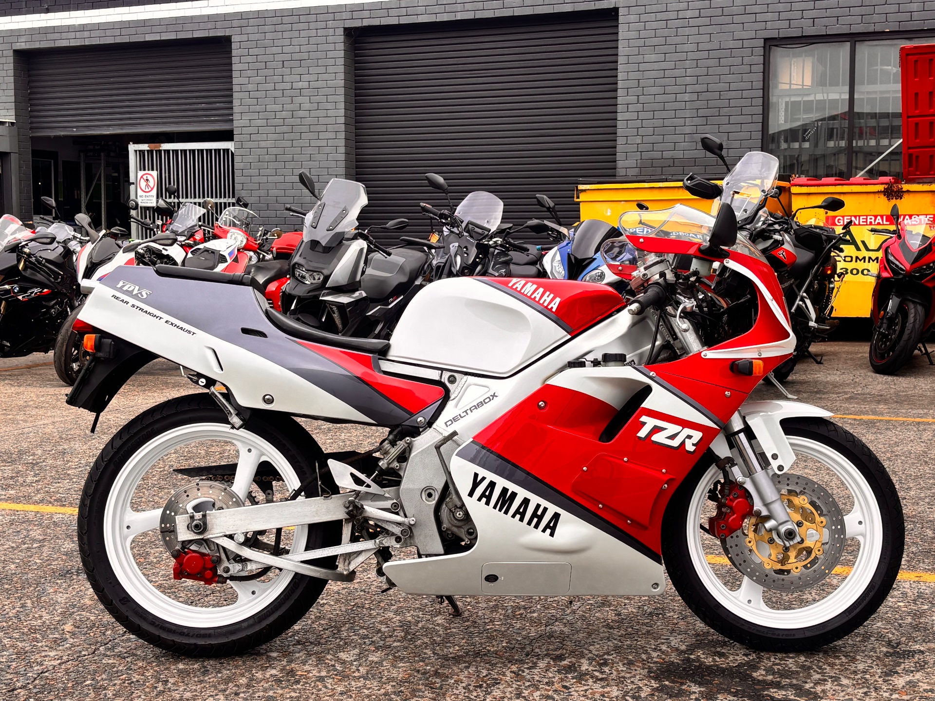 1990 YAMAHA TZR250 ROAD