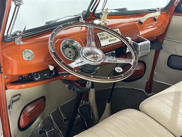 1971 VOLKSWAGEN KOMBI 4 SP MANUAL VAN