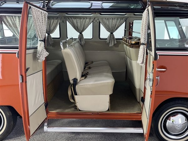 1971 VOLKSWAGEN KOMBI 4 SP MANUAL VAN