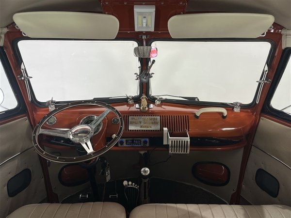 1971 VOLKSWAGEN KOMBI 4 SP MANUAL VAN
