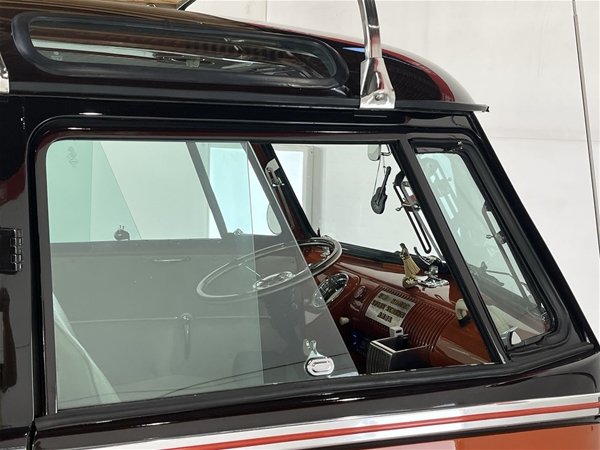 1971 VOLKSWAGEN KOMBI 4 SP MANUAL VAN