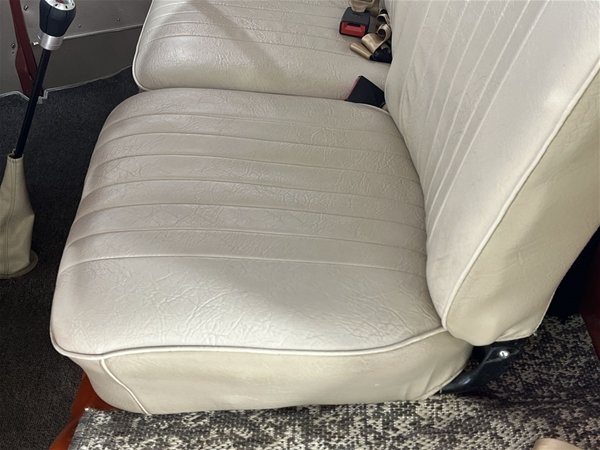 1971 VOLKSWAGEN KOMBI 4 SP MANUAL VAN