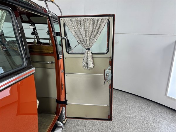1971 VOLKSWAGEN KOMBI 4 SP MANUAL VAN