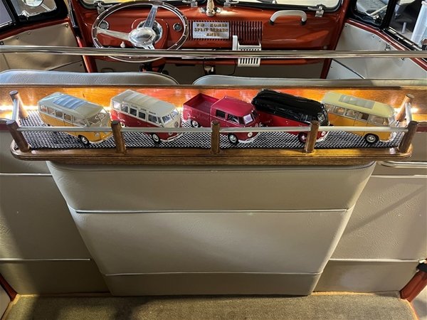 1971 VOLKSWAGEN KOMBI 4 SP MANUAL VAN