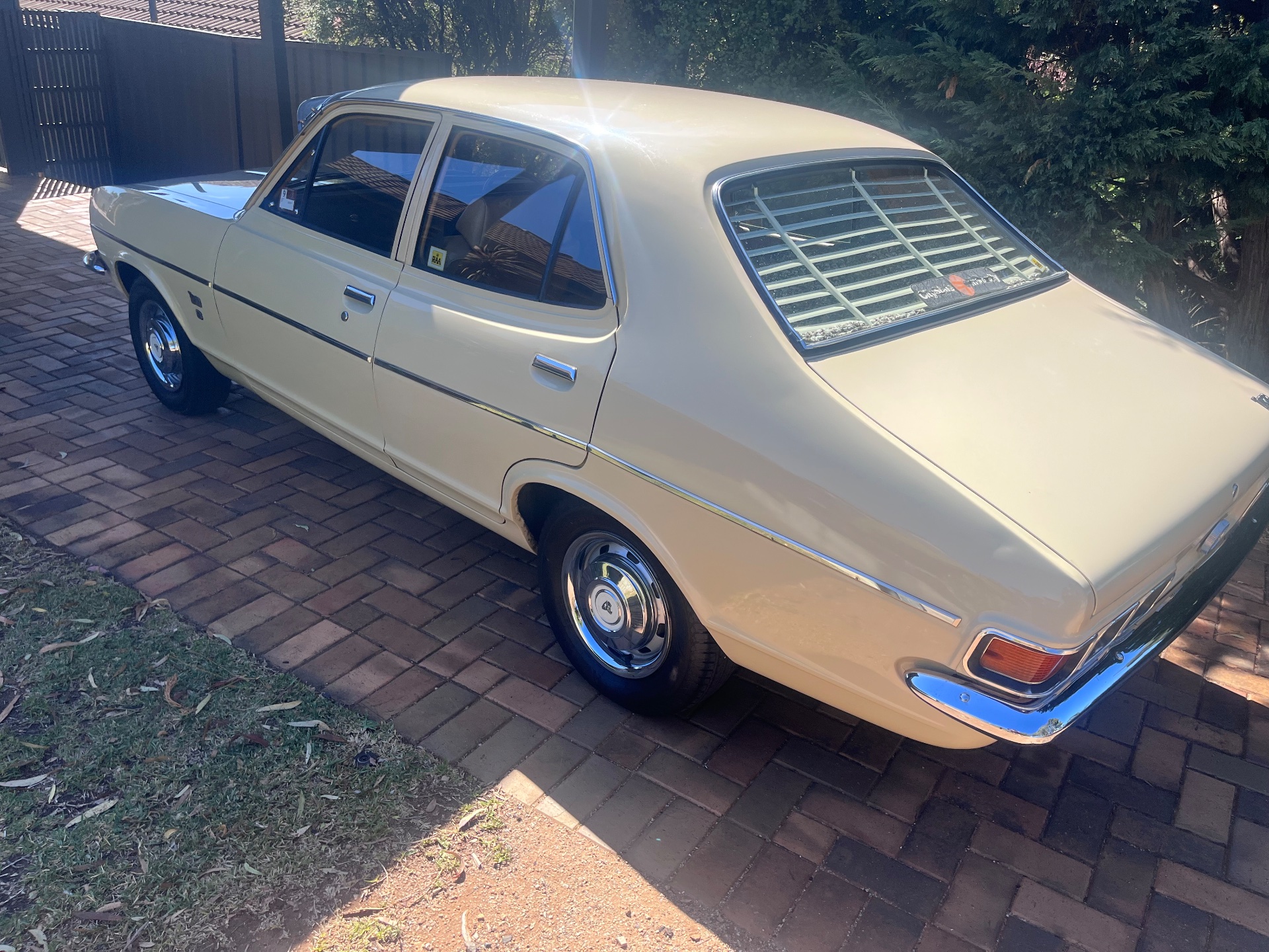1972 HOLDEN TORANA LJ S 3 SP MANUAL 4D SEDAN 