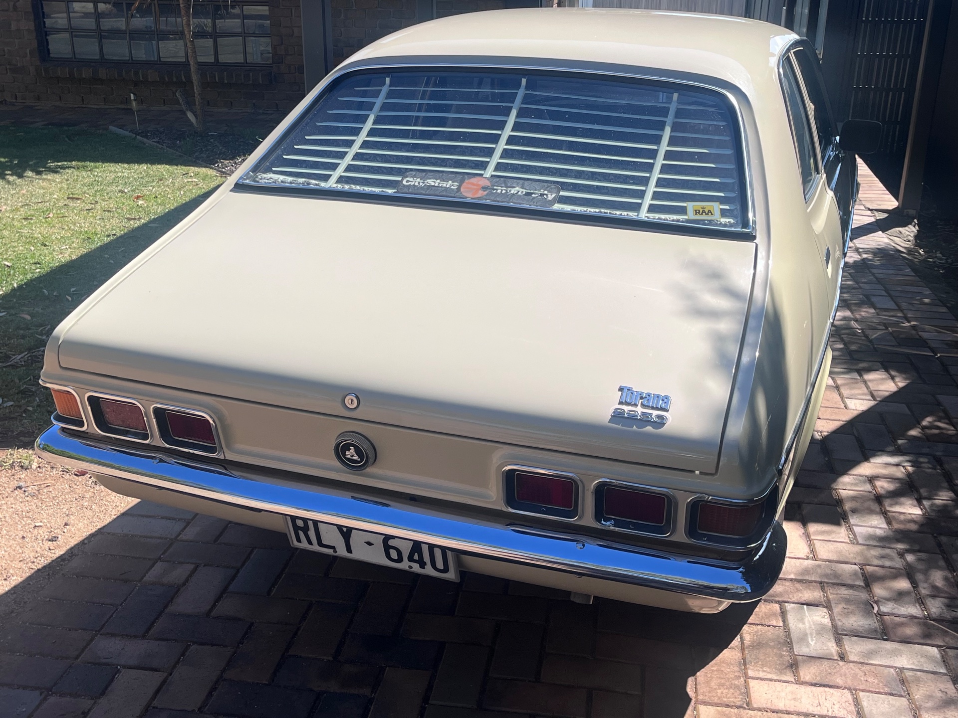 1972 HOLDEN TORANA LJ S 3 SP MANUAL 4D SEDAN 