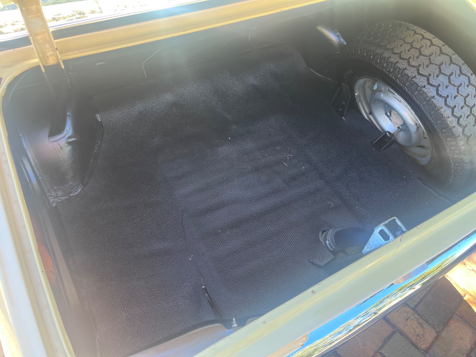 1972 HOLDEN TORANA LJ S 3 SP MANUAL 4D SEDAN 