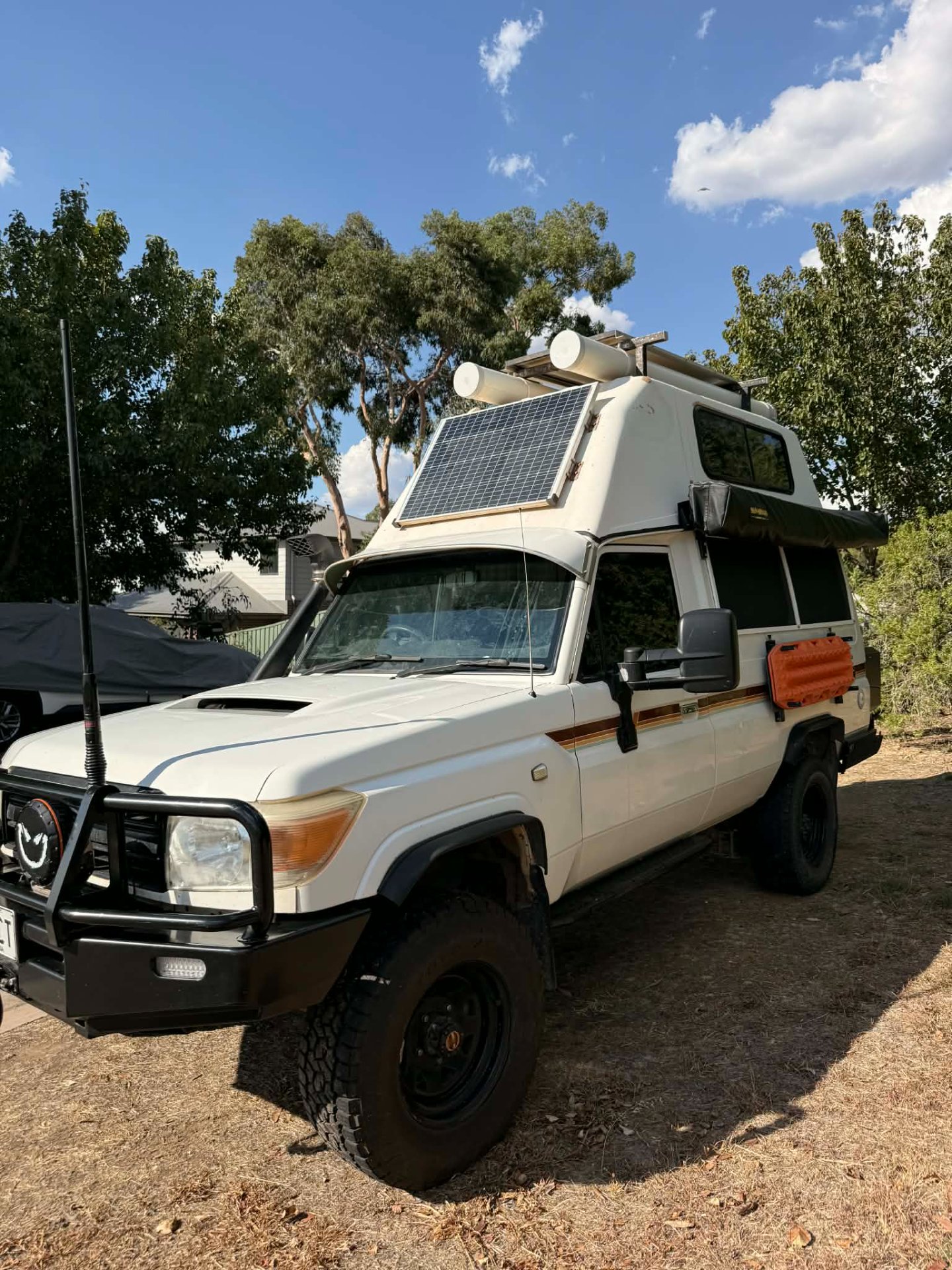2011 TOYOTA LANDCRUISER VDJ78R 09 UPGRADE WORKMATE (4x4) 3 SEAT 5 SP MANUAL TROOPCARRIER