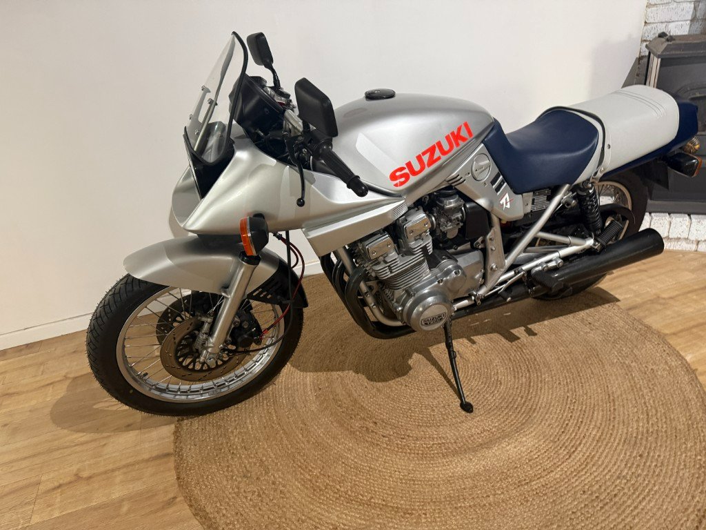1981 SUZUKI GSX1100S KATANA ROAD