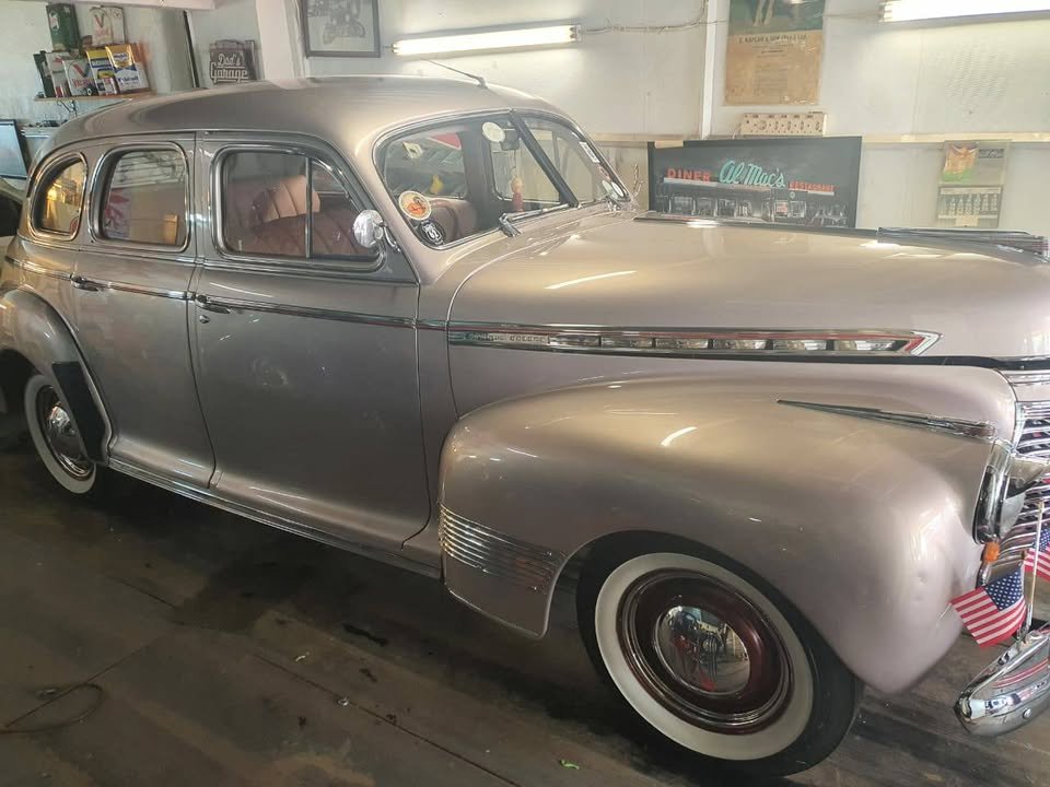 1941 CHEVROLET CUSTOM DELUXE SEDAN