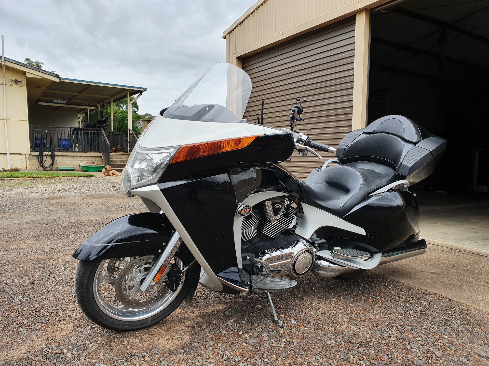 2009 VICTORY VISION STREET PREMIUM CRUISER