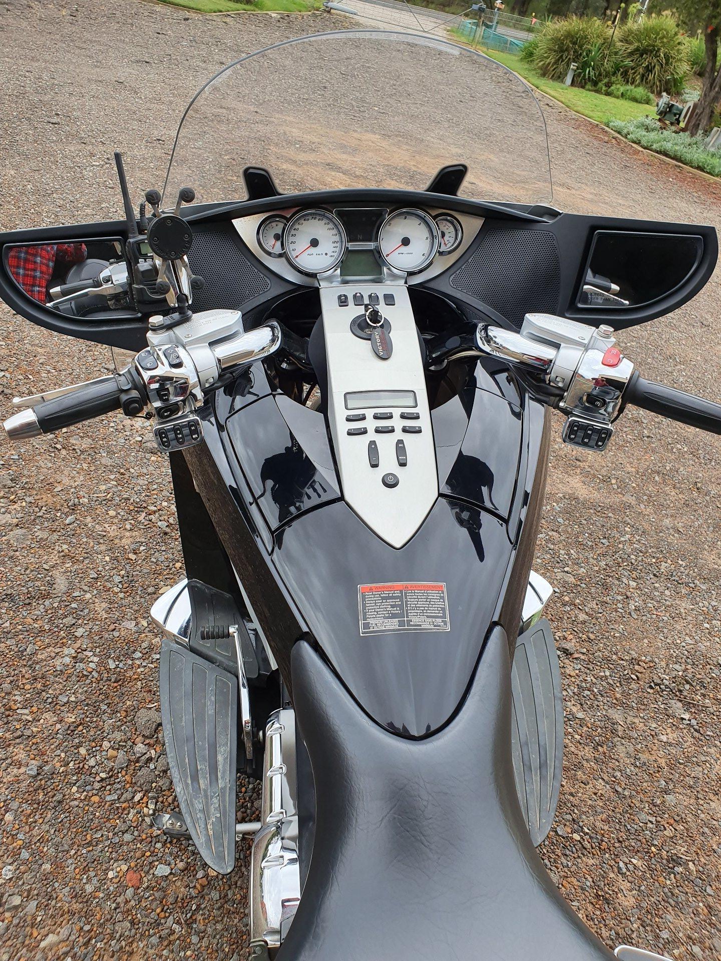 2009 VICTORY VISION STREET PREMIUM CRUISER