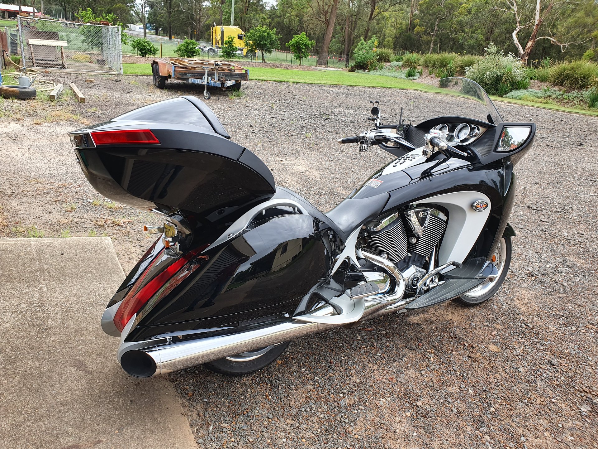 2009 VICTORY VISION STREET PREMIUM CRUISER