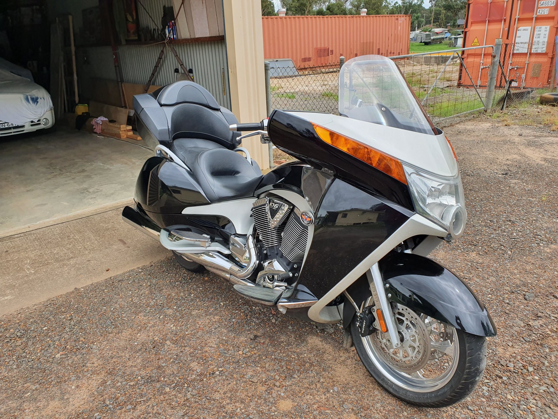 2009 VICTORY VISION STREET PREMIUM CRUISER