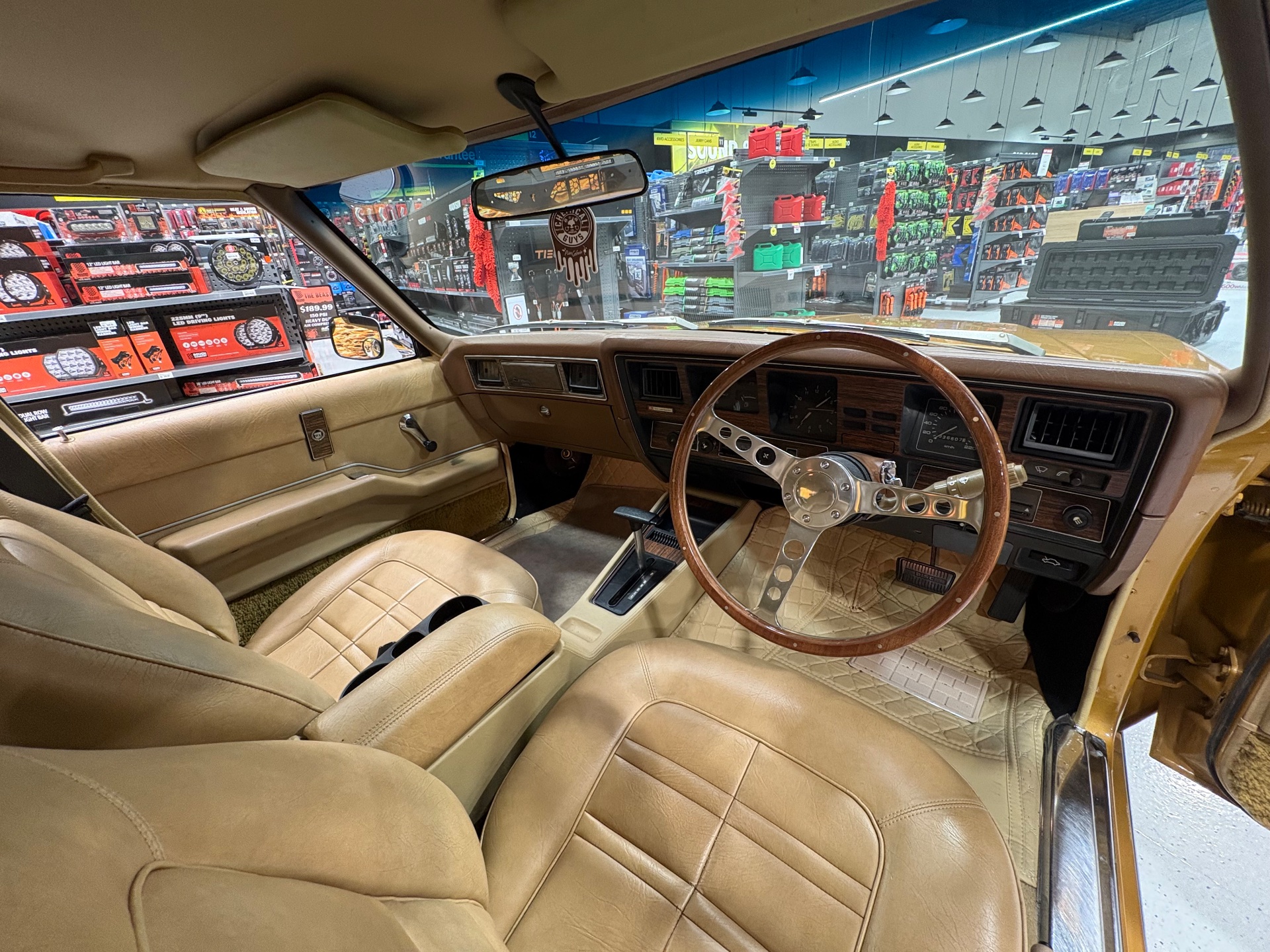 1977 HOLDEN STATESMAN HX DE VILLE 3 SP AUTOMATIC 4D SEDAN