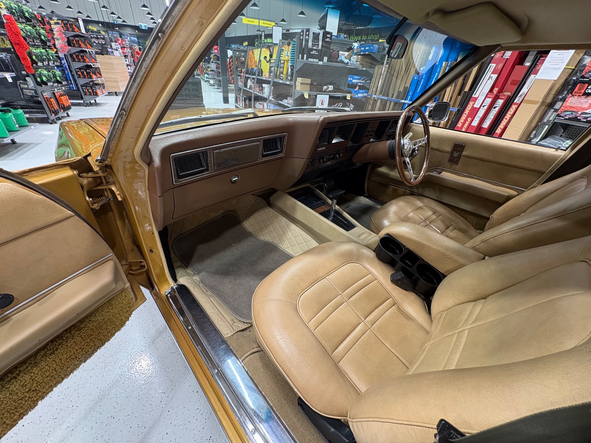 1977 HOLDEN STATESMAN HX DE VILLE 3 SP AUTOMATIC 4D SEDAN