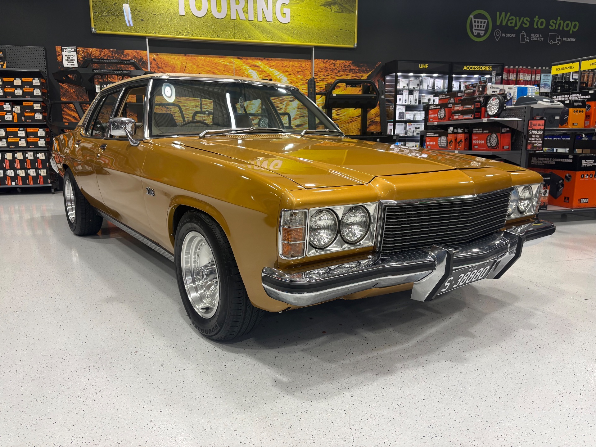 1977 HOLDEN STATESMAN HX DE VILLE 3 SP AUTOMATIC 4D SEDAN