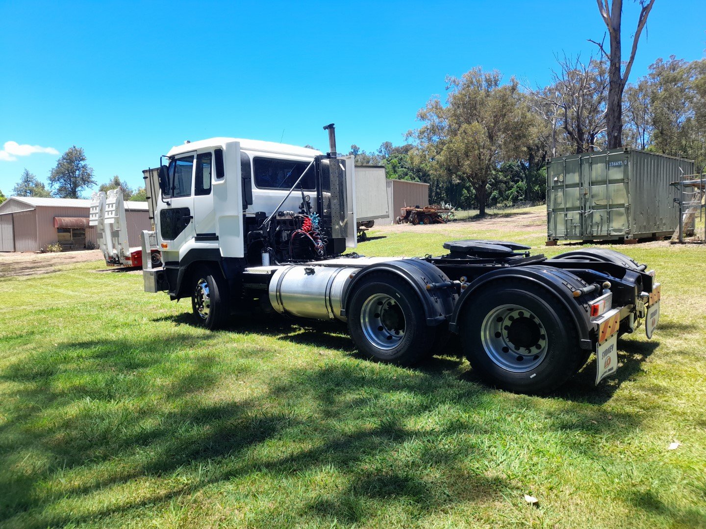 NISSAN UD CWB 483 HEAVY DUTY PRIME MOVER