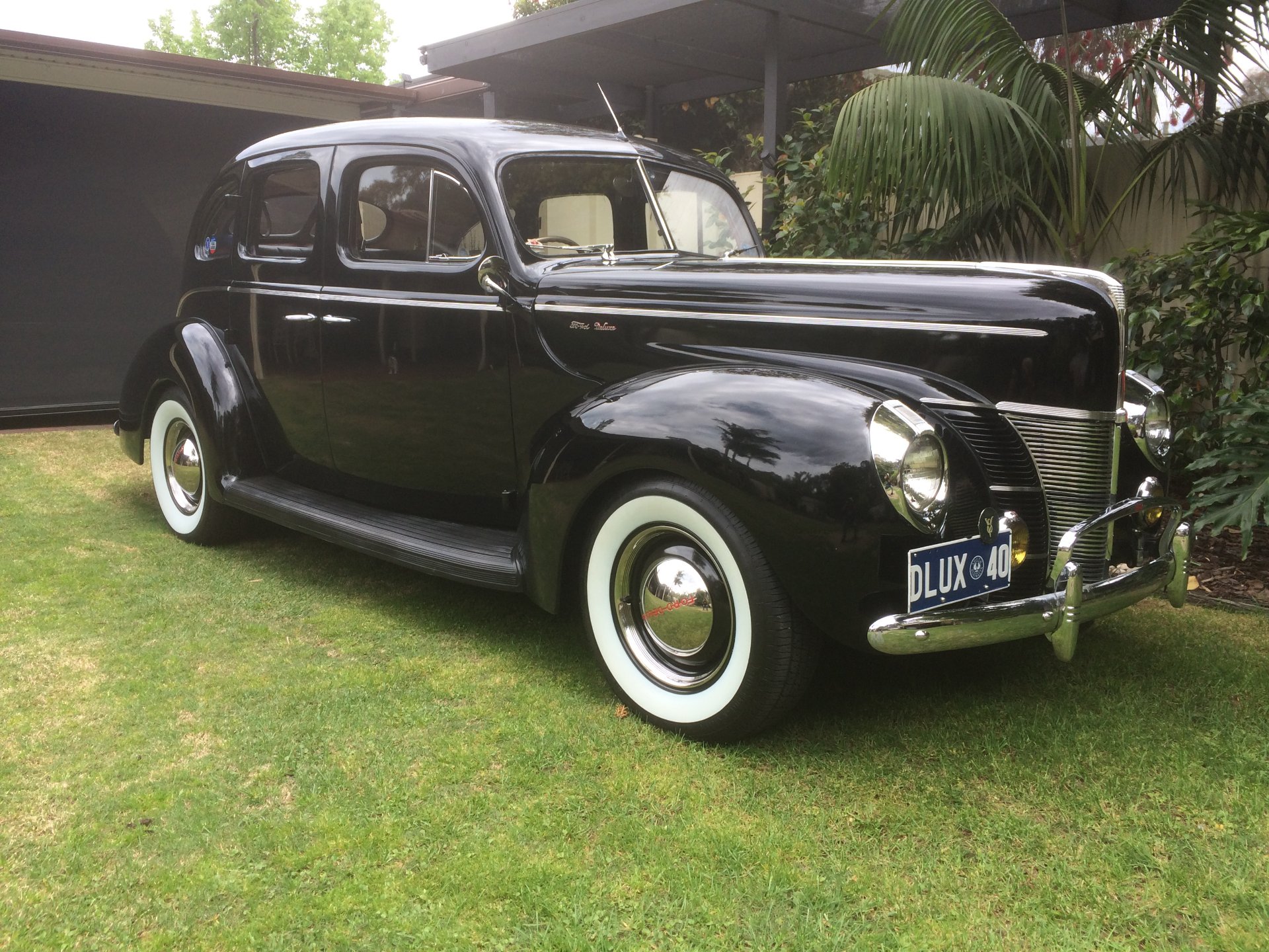 1940 FORD DELUXE MANUAL SEDAN