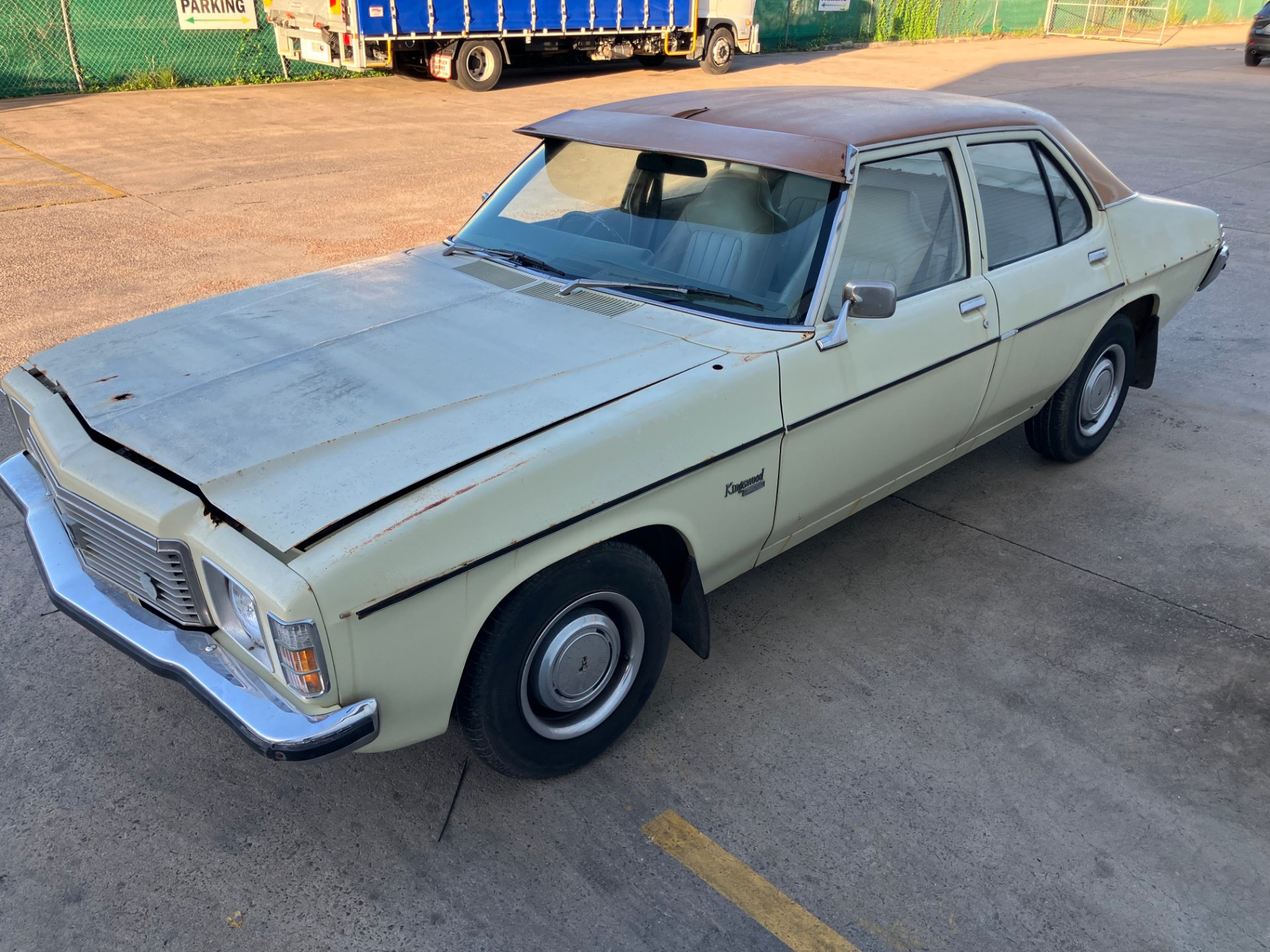 1975 HOLDEN KINGSWOOD DELUXE AUTOMATIC SEDAN