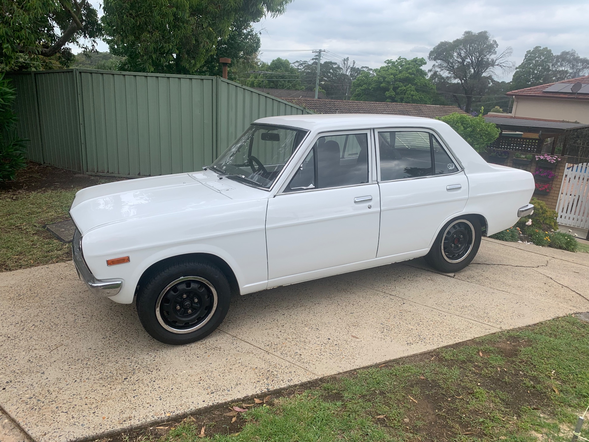 1971 DATSUN 1200 DELUXE 4 SP MANUAL 4D SEDAN