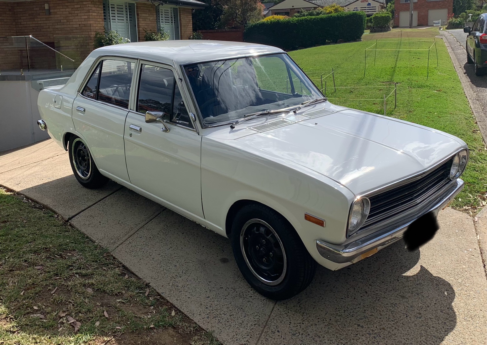 1971 DATSUN 1200 DELUXE 4 SP MANUAL 4D SEDAN