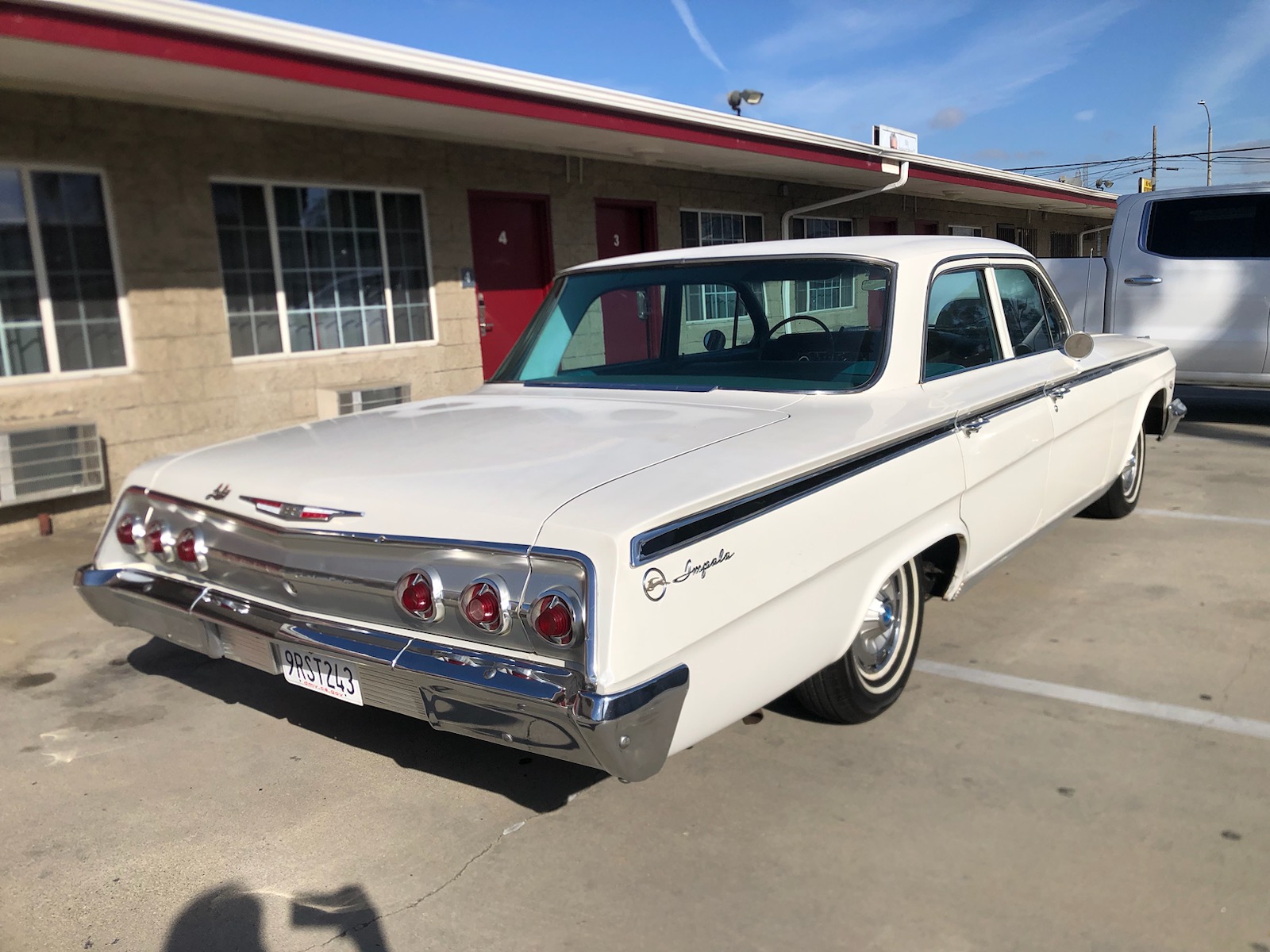 1962 CHEVROLET IMPALA HI-POST SEDAN