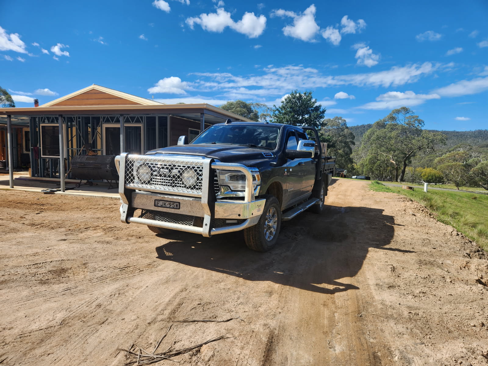 2024 DODGE RAM 2500 LARAMIE TRAY BACK