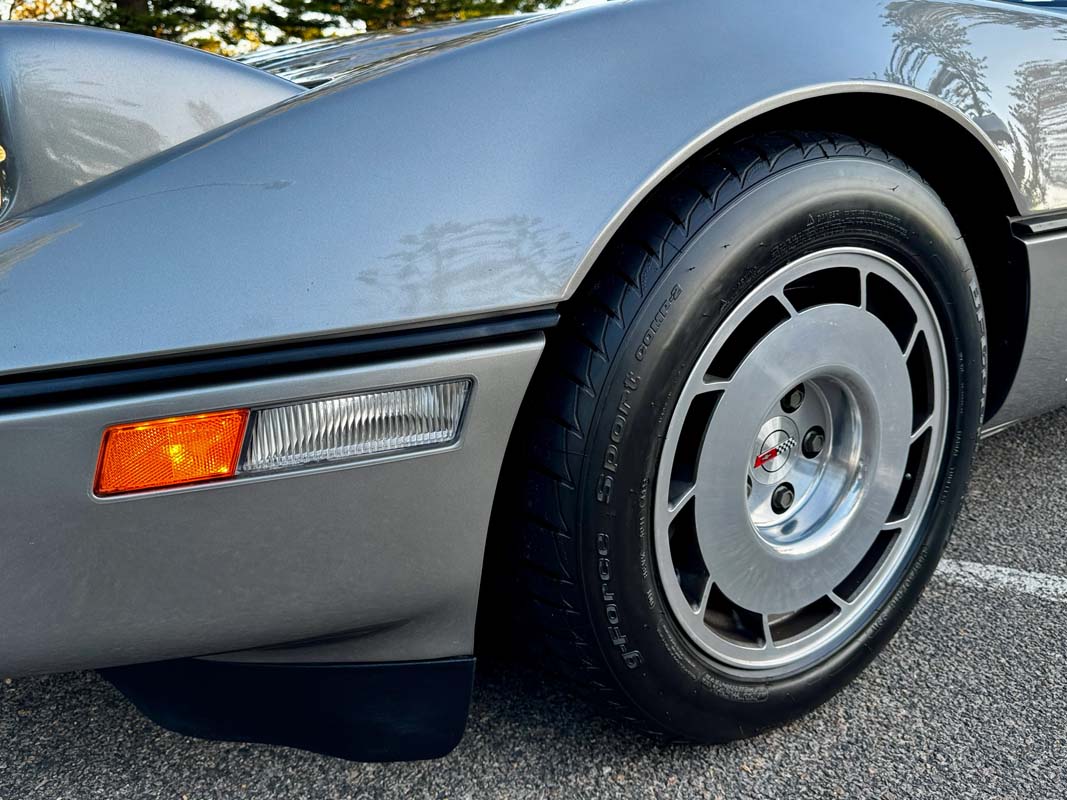 1986 CHEVROLET CORVETTE C4 Z51 AUTOMATIC COUPE
