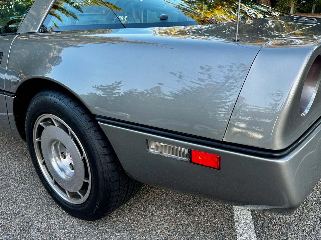 1986 CHEVROLET CORVETTE C4 Z51 AUTOMATIC COUPE