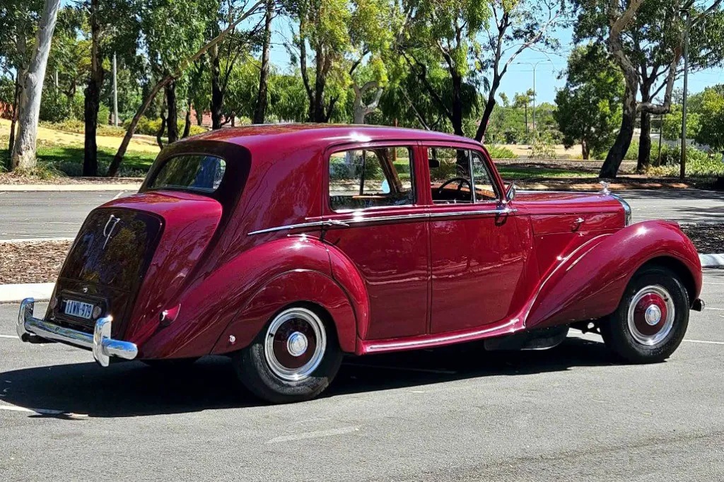 1951 BENTLEY MK VI MANUAL SALOON