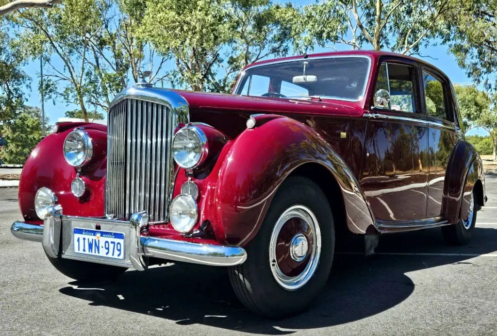 1951 BENTLEY MK VI MANUAL SALOON