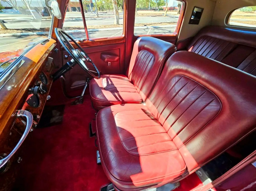 1951 BENTLEY MK VI MANUAL SALOON