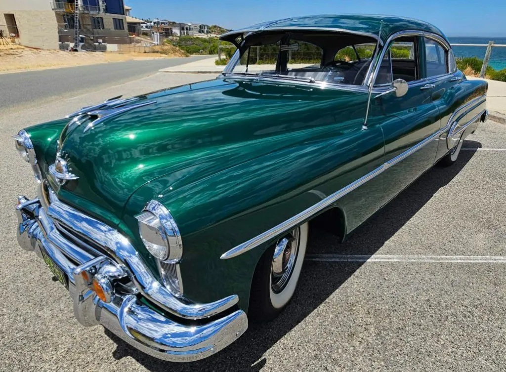 1951 OLDSMOBILE 98 HOLIDAY DELUXE AUTOMATIC SEDAN