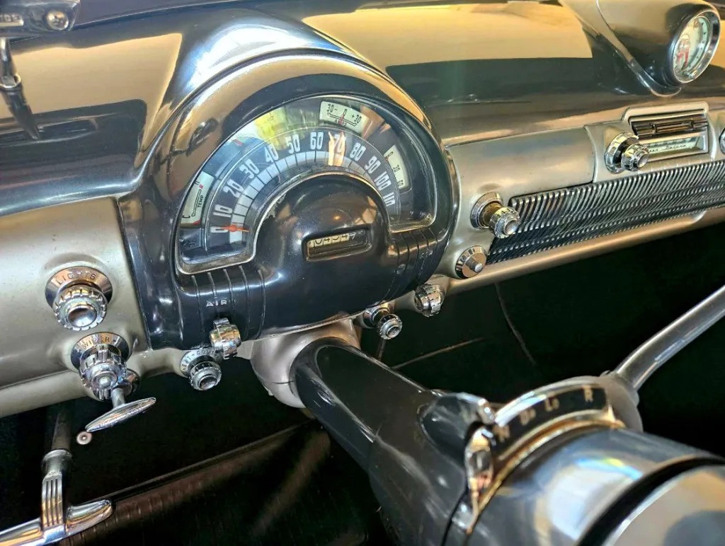1951 OLDSMOBILE 98 HOLIDAY DELUXE AUTOMATIC SEDAN