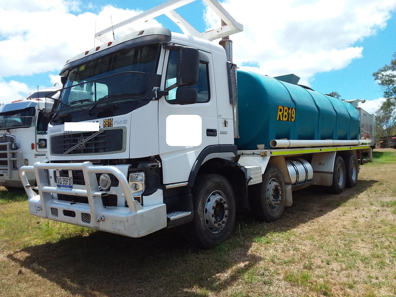 2003 VOLVO FM 12 TRAY WITH WATER TANK