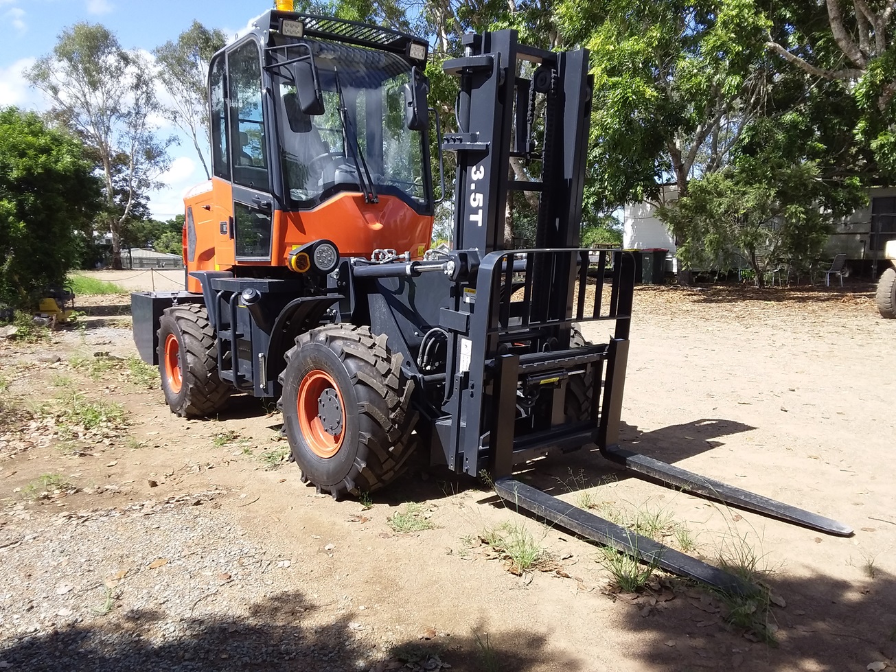 KOBOLT ALL TERRAIN FORKLIFT