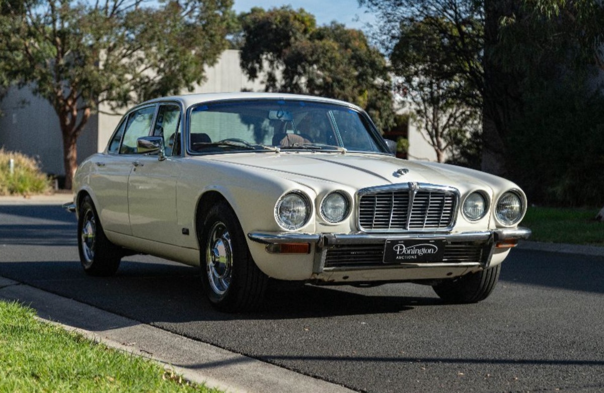 1976 JAGUAR XJ6 SERIES II SEDAN