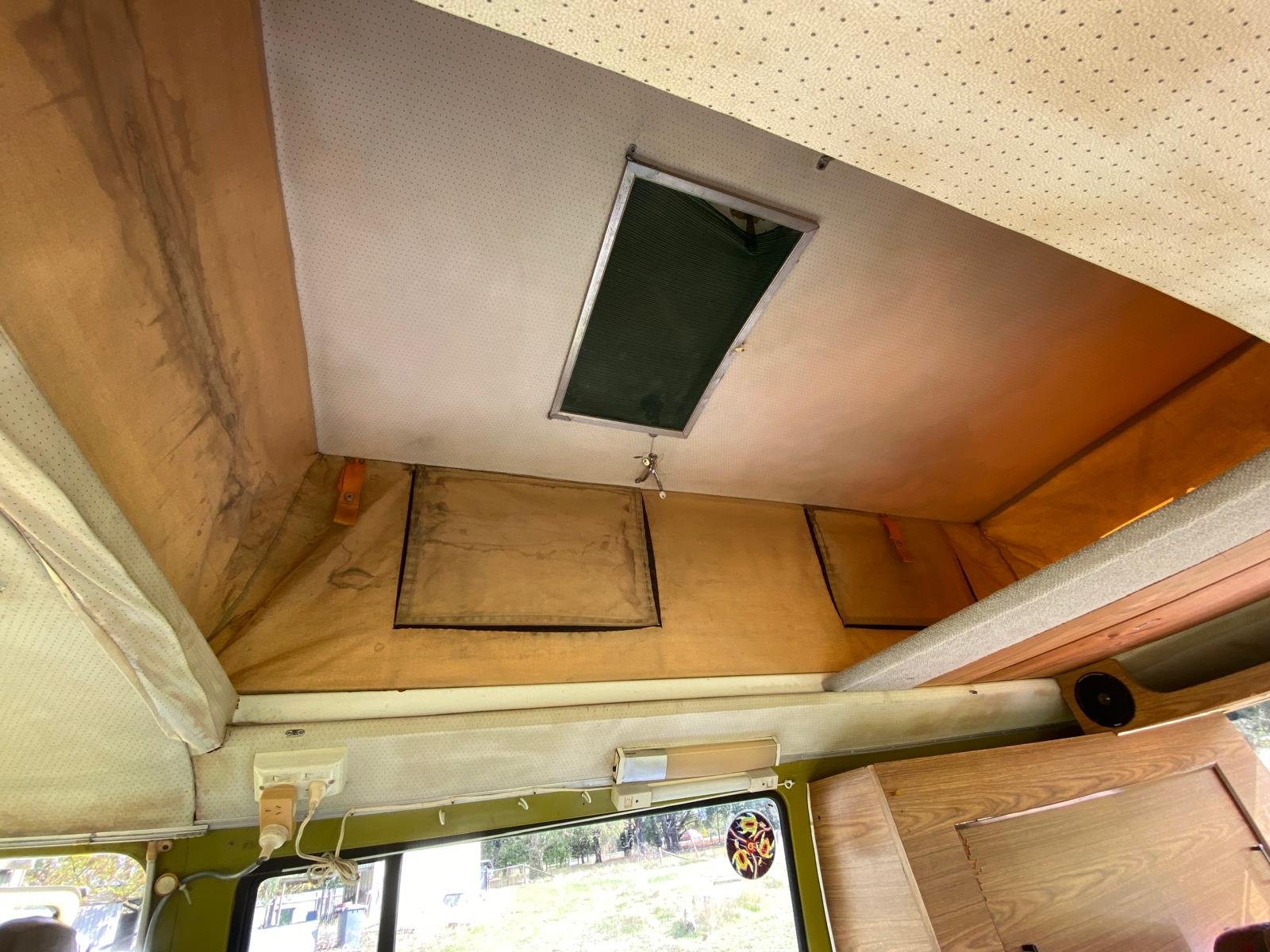 1976 VOLKSWAGEN KOMBI 3 SP AUTOMATIC POP TOP CAMPER