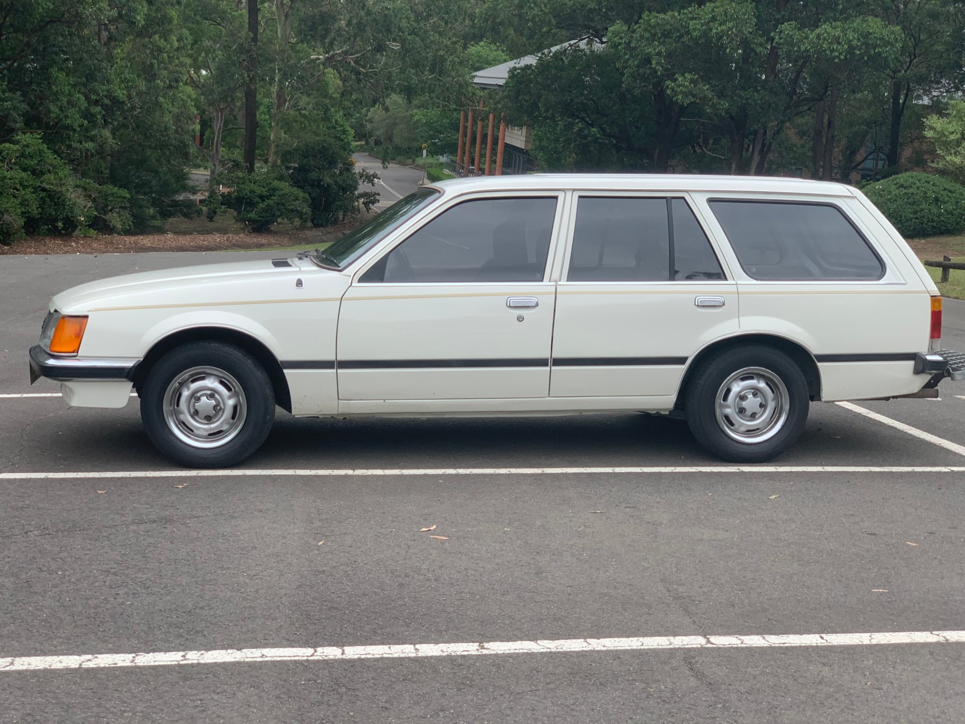 1982 HOLDEN COMMODORE VH SL 3 SP AUTOMATIC 4D WAGON