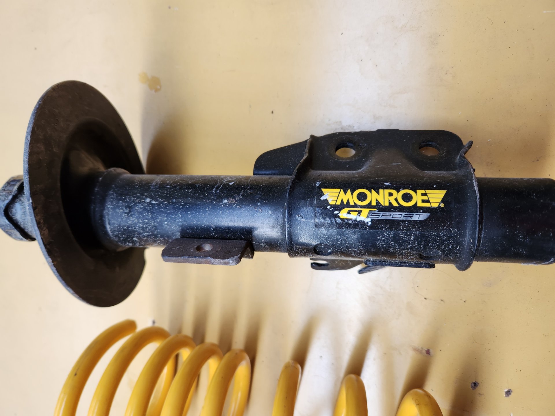 VE COMMODORE KINGS SPRINGS & MONROE SHOCKS