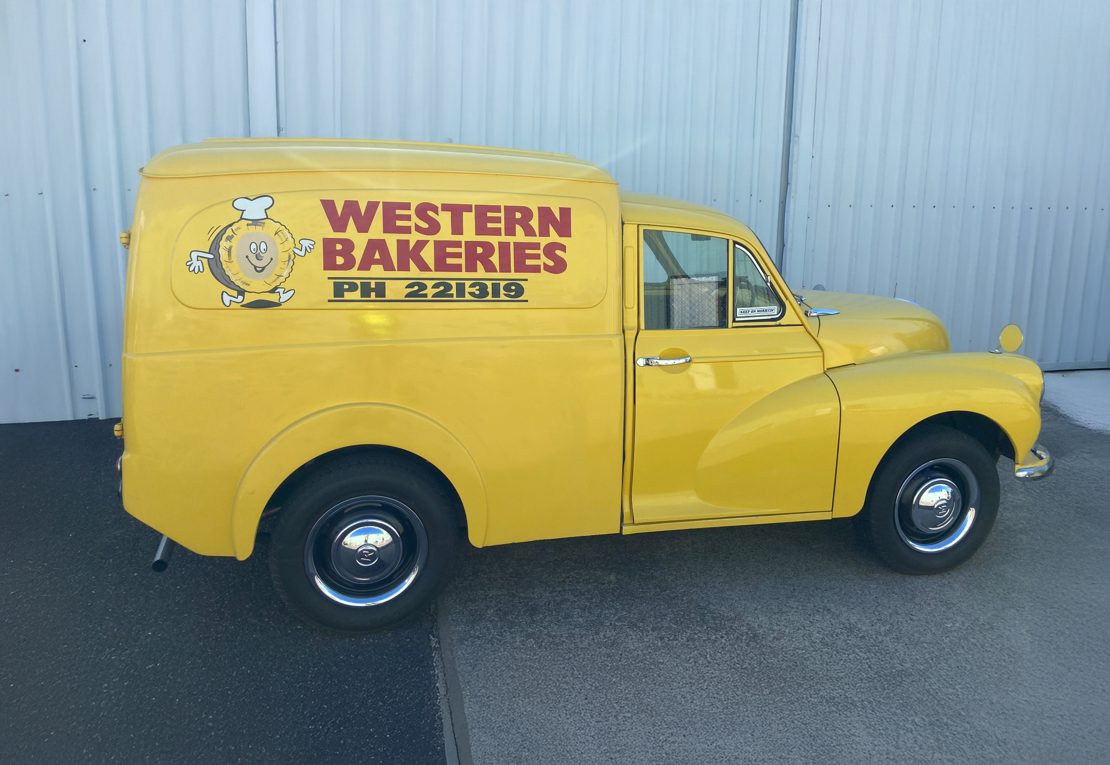 1960 MORRIS MINOR MANUAL PANEL VAN