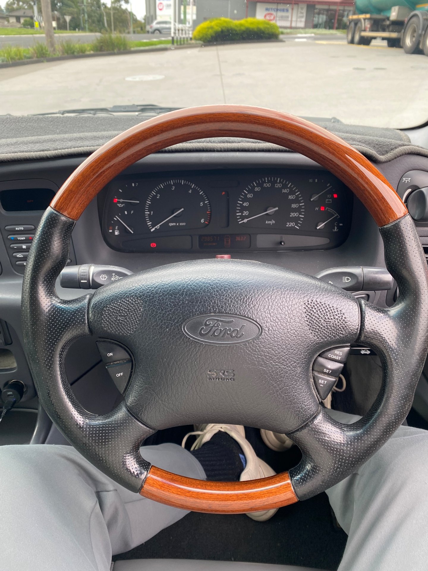 1998 FORD FAIRLANE NL GHIA CONCORDE 4 SP AUTOMATIC 4D SEDAN