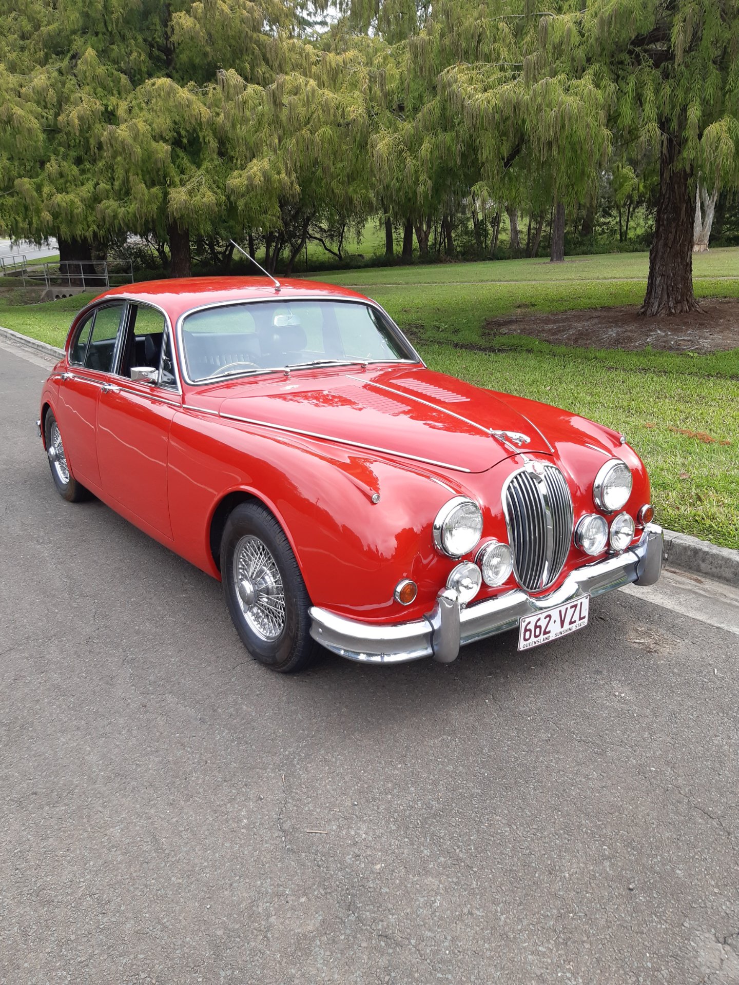 1961 JAGUAR MKII 5 SP MANUAL SEDAN