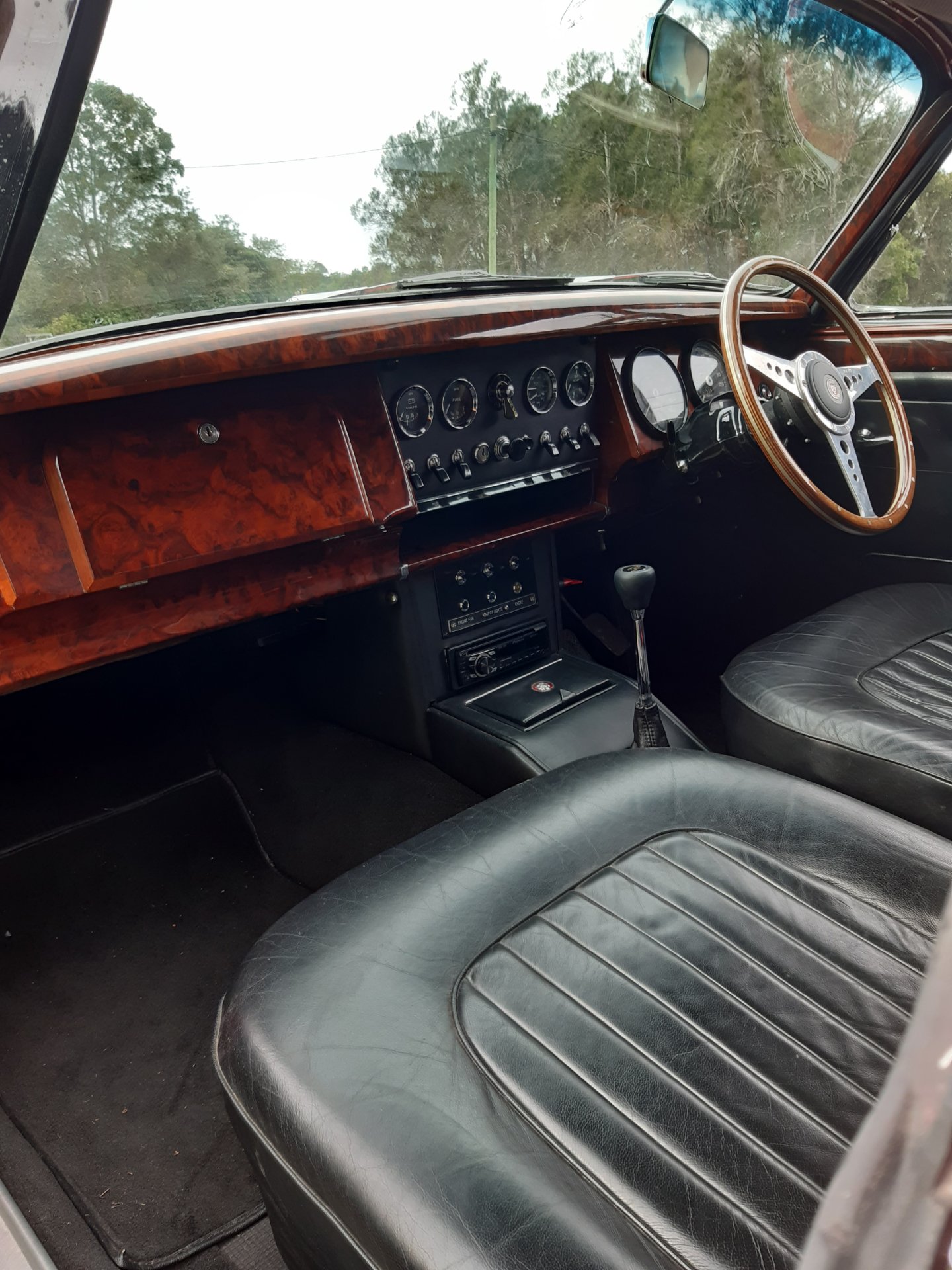 1961 JAGUAR MKII SEDAN