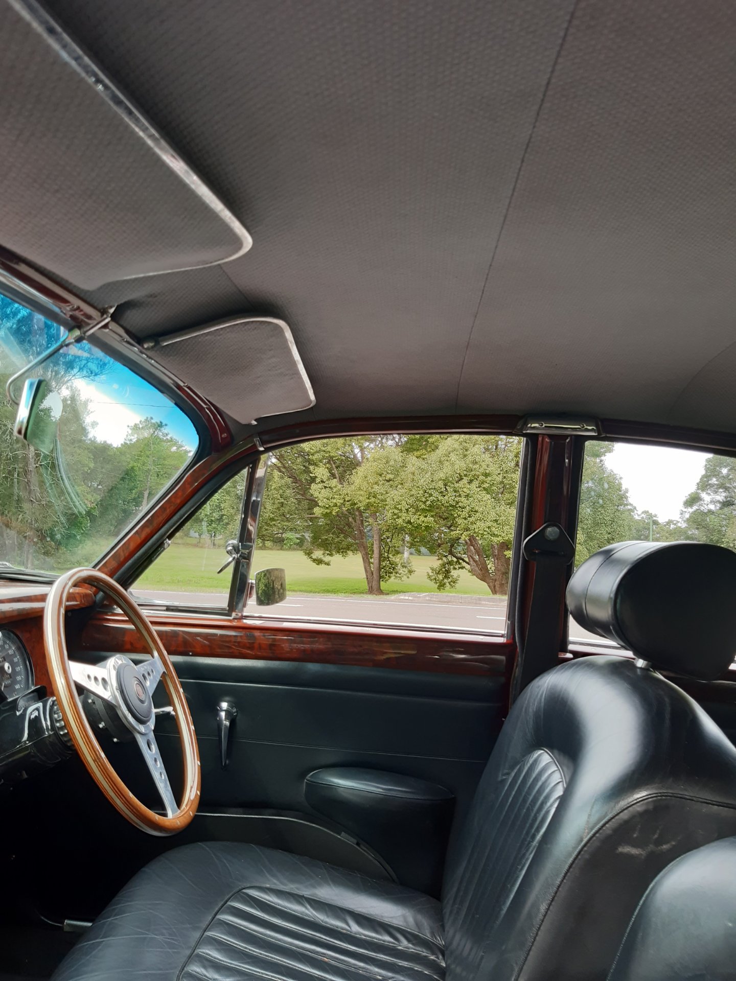 1961 JAGUAR MKII SEDAN