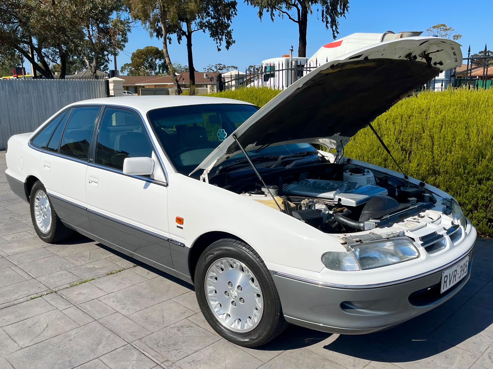 1995 HOLDEN VR CALAIS SERIES 2 V8 SEDAN