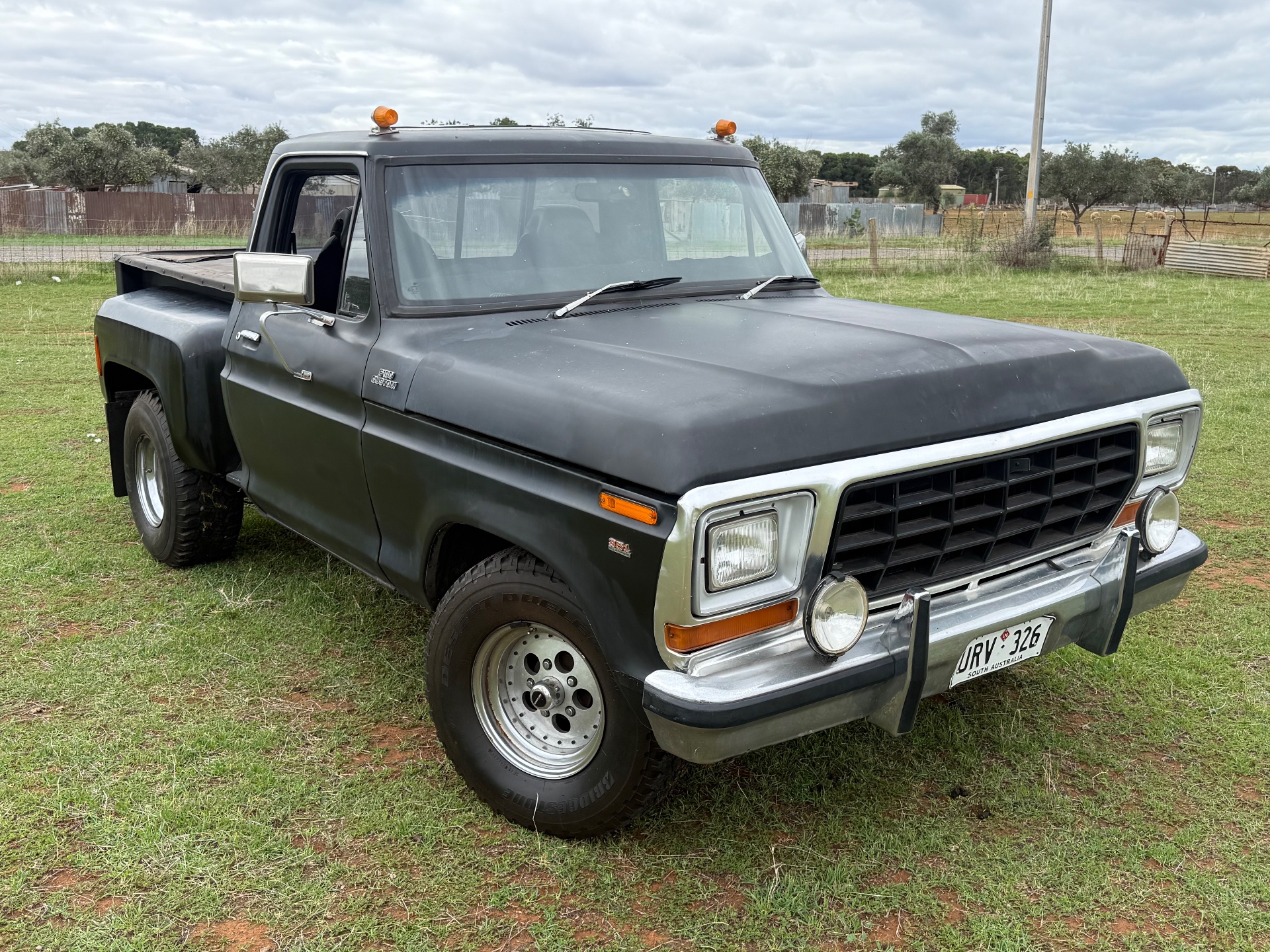 1979 FORD F100 CUSTOM STYLE SIDE PICK UP